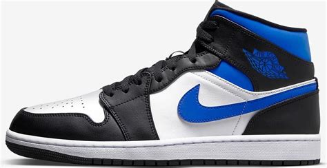jordans blauw wit